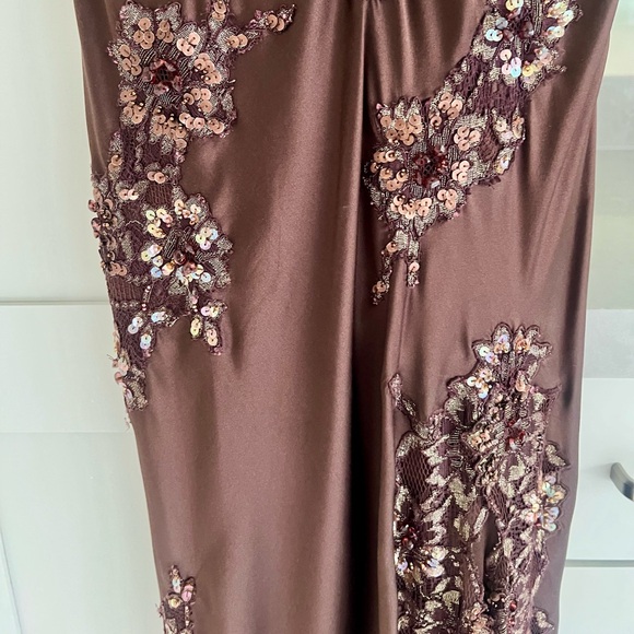 Sue Wong Chocolate Brown embroidered  & beaded gown-LIKE NEW - Picture 4 of 8
